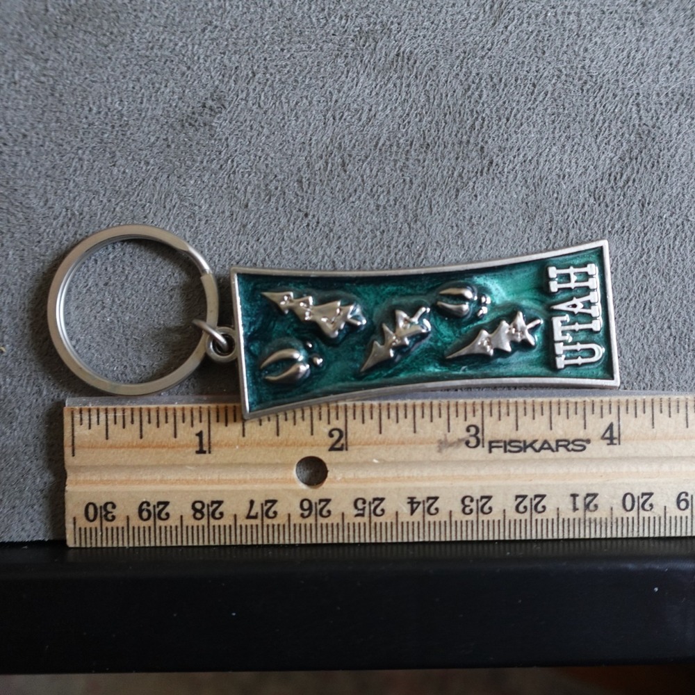 Utah Keychain Metal Stained Glass Novelty Green Destination Travel - Picture 3 of 4
